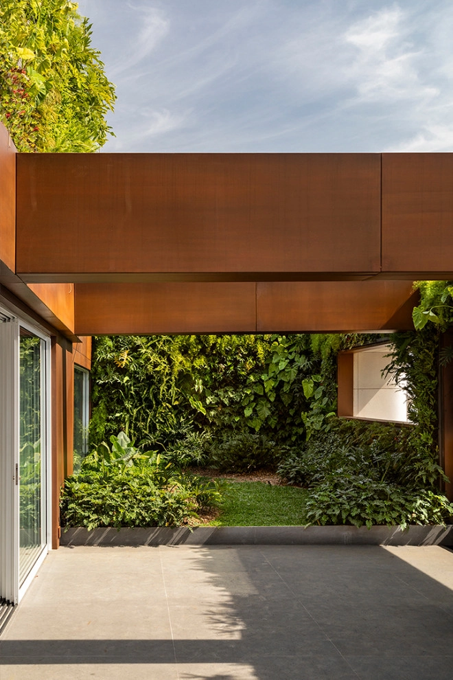 CM Residence by Verde Vertical Inc - Photo 4