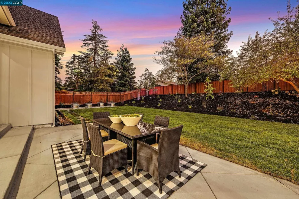 Outdoor Makeovers by REI Signature Homes Inc. - Photo 7