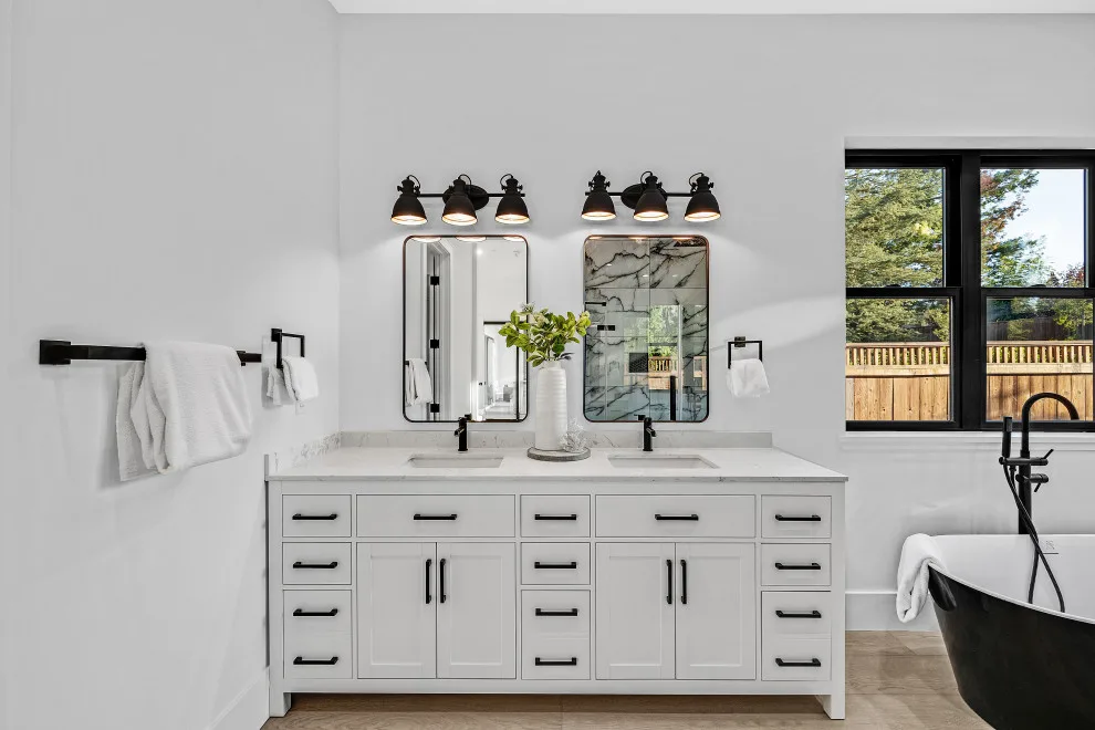 Restroom by REI Signature Homes Inc. - Photo 9
