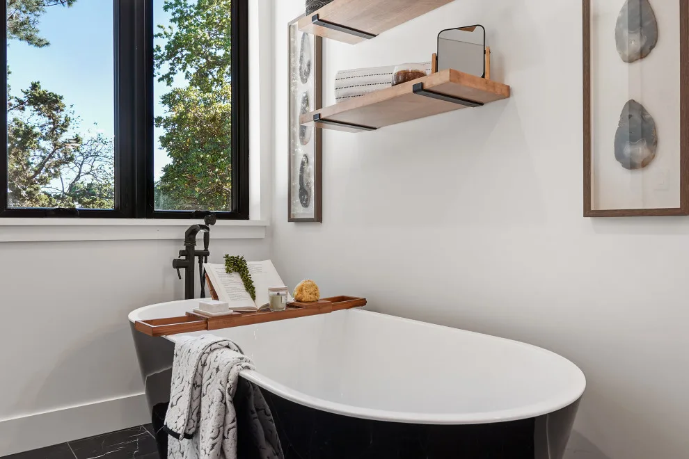 Restroom by REI Signature Homes Inc. - Photo 7