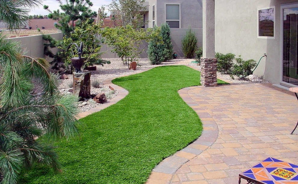 Client's Frontyard by WaterQuest Landscaping - Photo 4