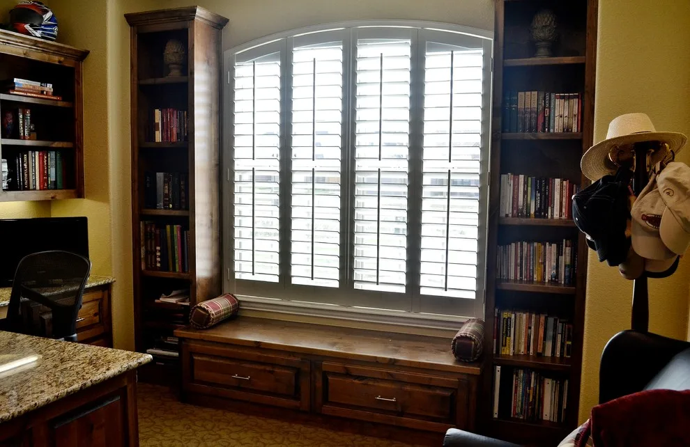 Vaults and Overheads by Harmon & Holcomb Homes - Photo 25