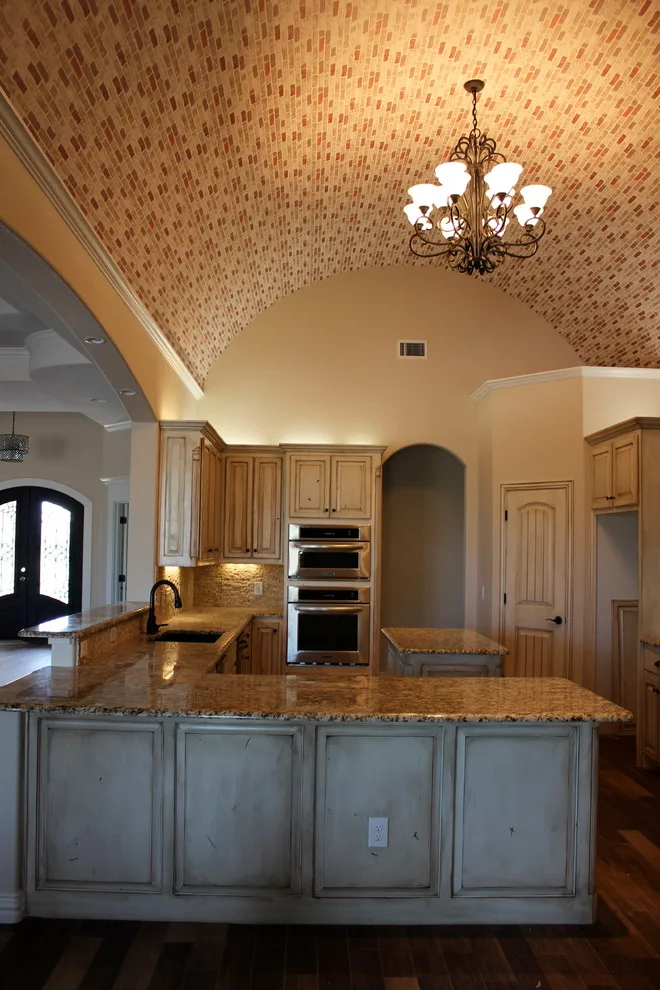 Vaults and Overheads by Harmon & Holcomb Homes - Photo 11