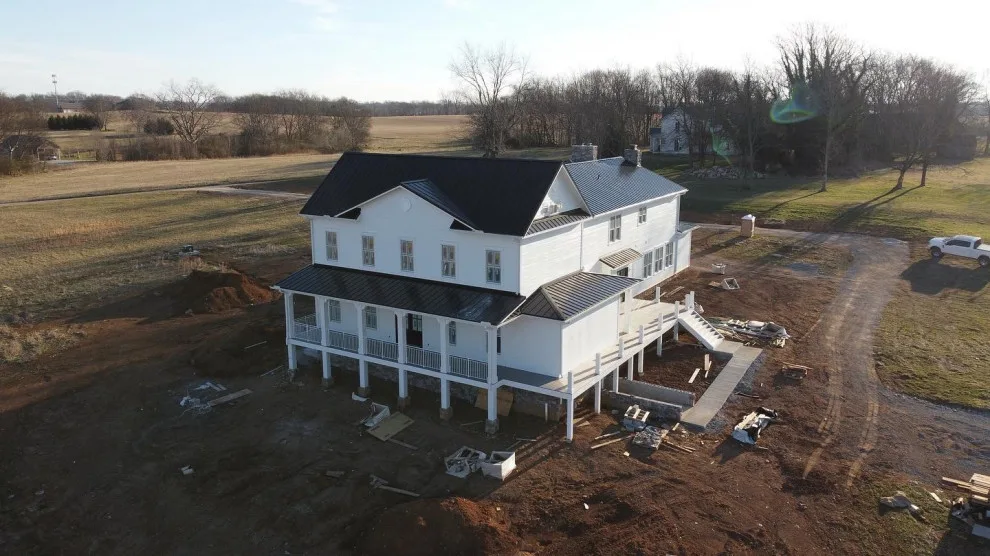 Luxe Custom Homes - Photo 14
