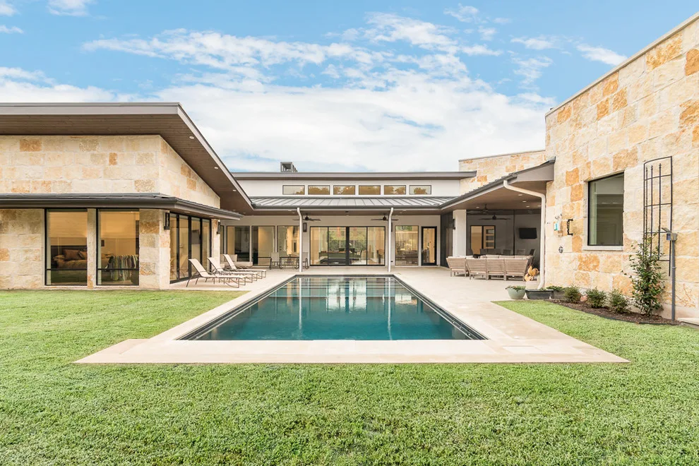 Modern Tailored Residence Austin by Camelot Custom Homes Inc. - Photo 4