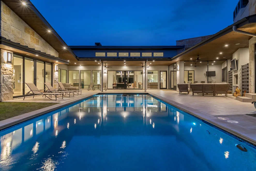 Modern Tailored Residence Austin by Camelot Custom Homes Inc. - Photo 9