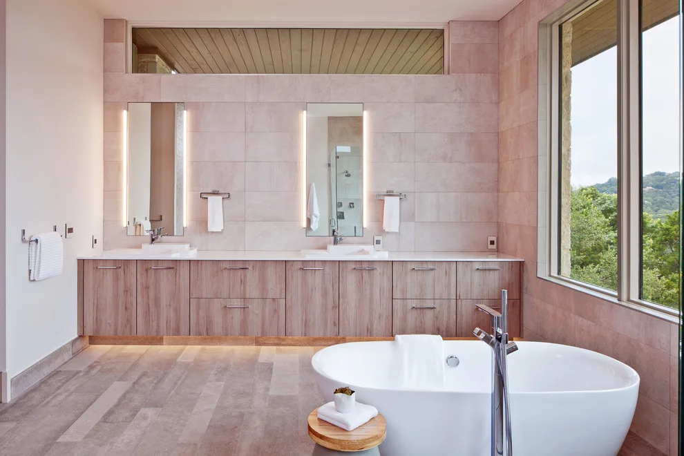 Modern Tailored Residence Austin by Camelot Custom Homes Inc. - Photo 3