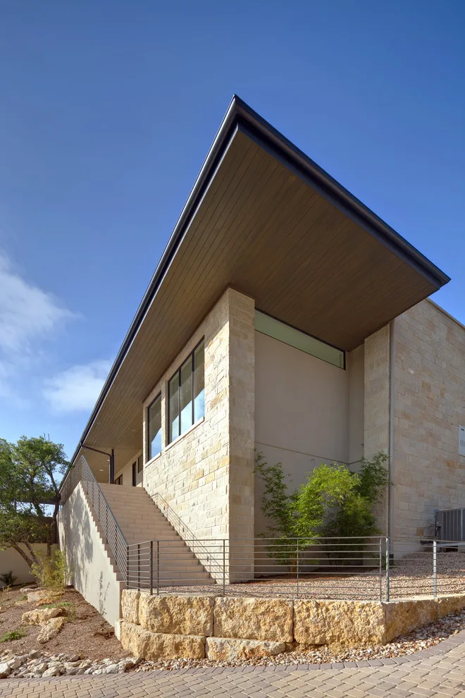 Modern Tailored Residence Austin by Camelot Custom Homes Inc. - Photo 6