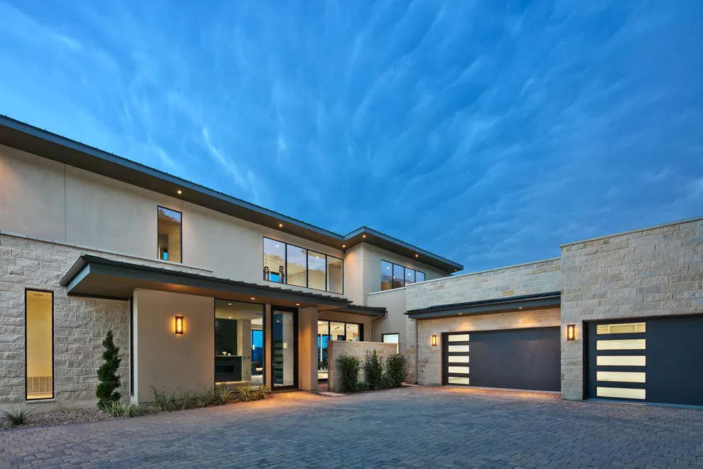 Modern Tailored Residence Austin by Camelot Custom Homes Inc. - Photo 9