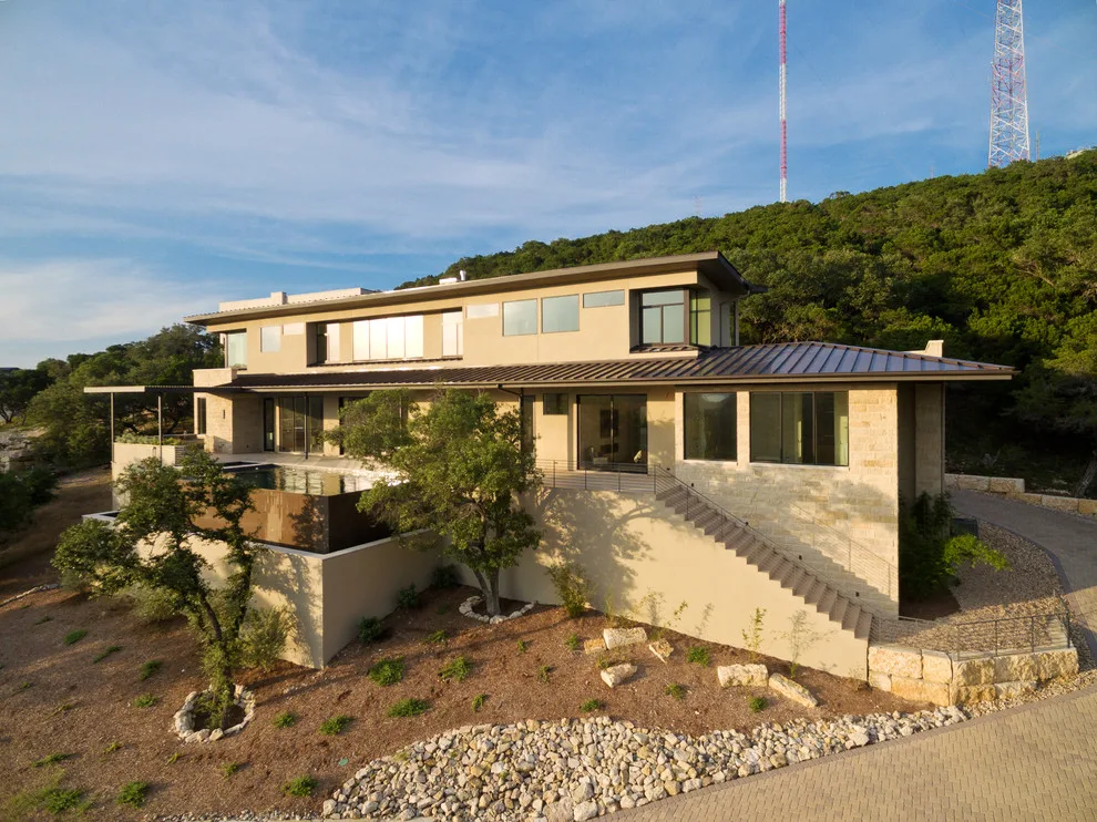 Modern Tailored Residence Austin by Camelot Custom Homes Inc. - Photo 11