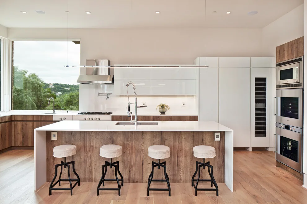 Modern Tailored Residence Austin by Camelot Custom Homes Inc. - Photo 4
