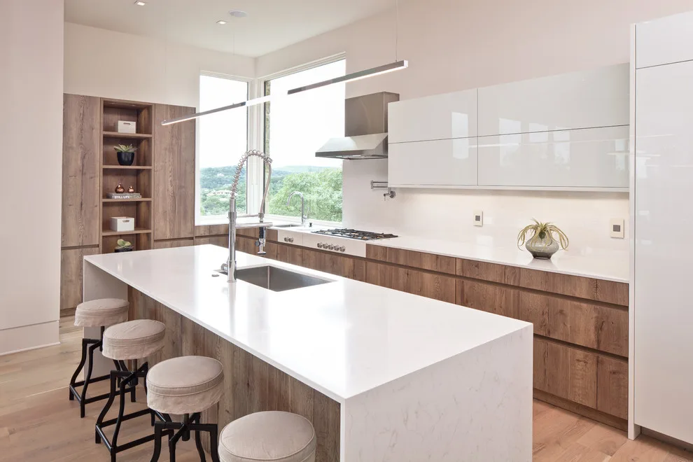 Modern Tailored Residence Austin by Camelot Custom Homes Inc. - Photo 2