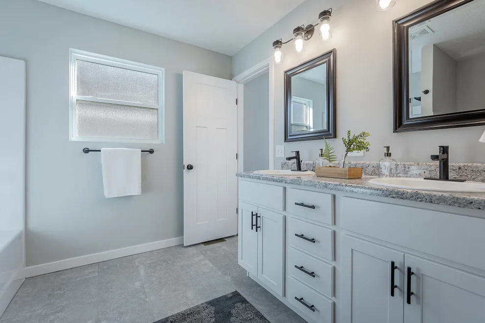 Contemporary Finishes in a Comfortable Home by Cronkhite Homes LLC - Photo 4