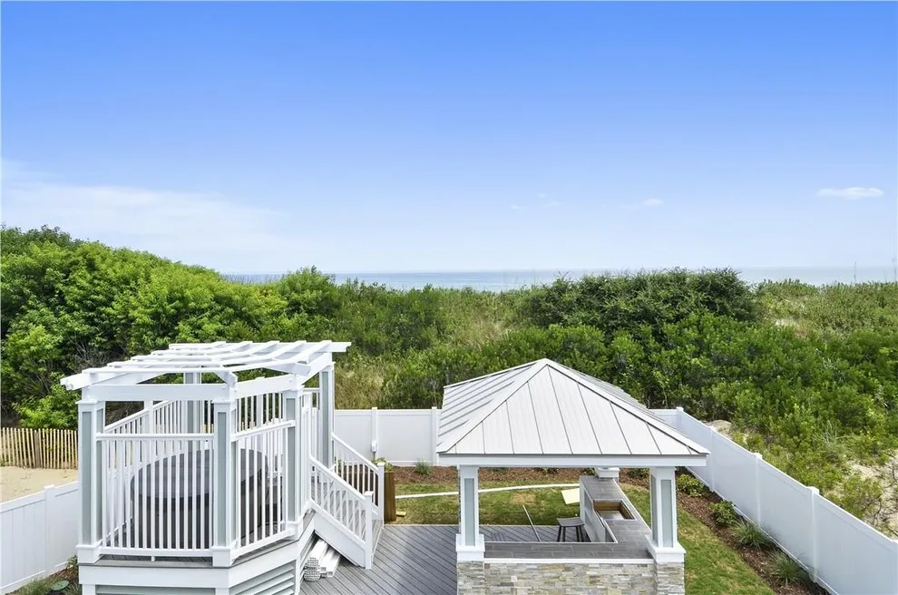 Corolla Oceanfront Coastal LunaSEA by SAGA Realty & Construction - Photo 22