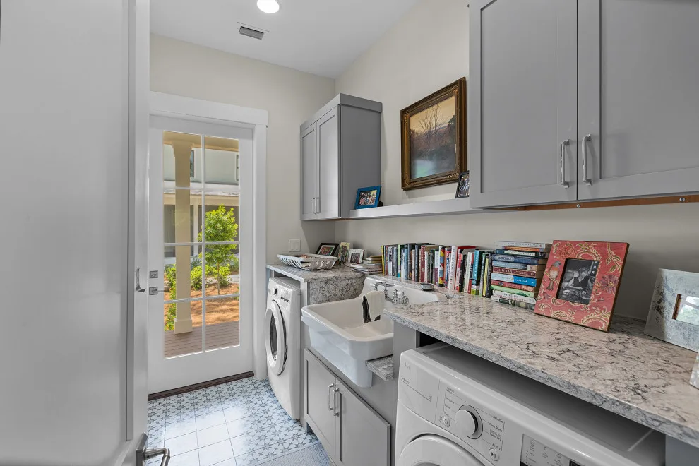 Heritage Well Estate by Riverside Homes Custom - Photo 2