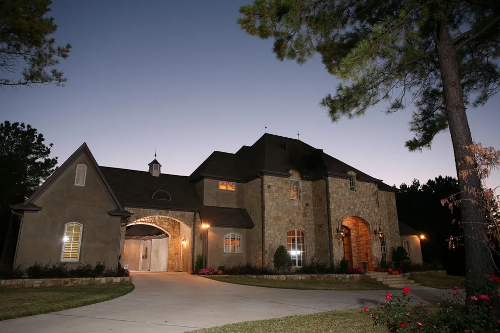 Carlyle Homes - Photo 3