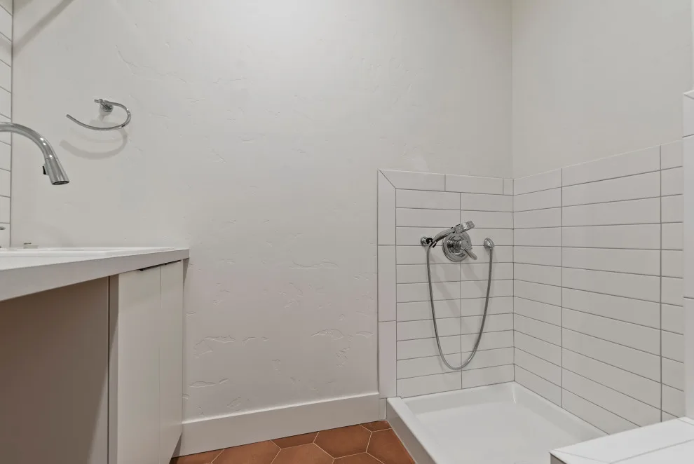 Tailored JB Contemporary Spanish by Gardner Homes by Gardner Homes - Photo 4
