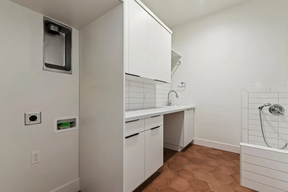 Tailored JB Contemporary Spanish by Gardner Homes by Gardner Homes - Photo 11