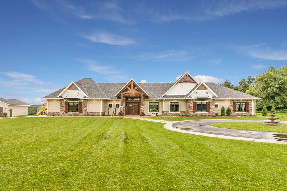 Bespoke Luxury Residence by Infinity Homes Inc. - Photo 9