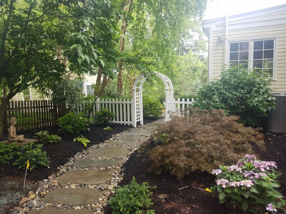 Garden pathway by Z.O. Landscaping - Photo 4