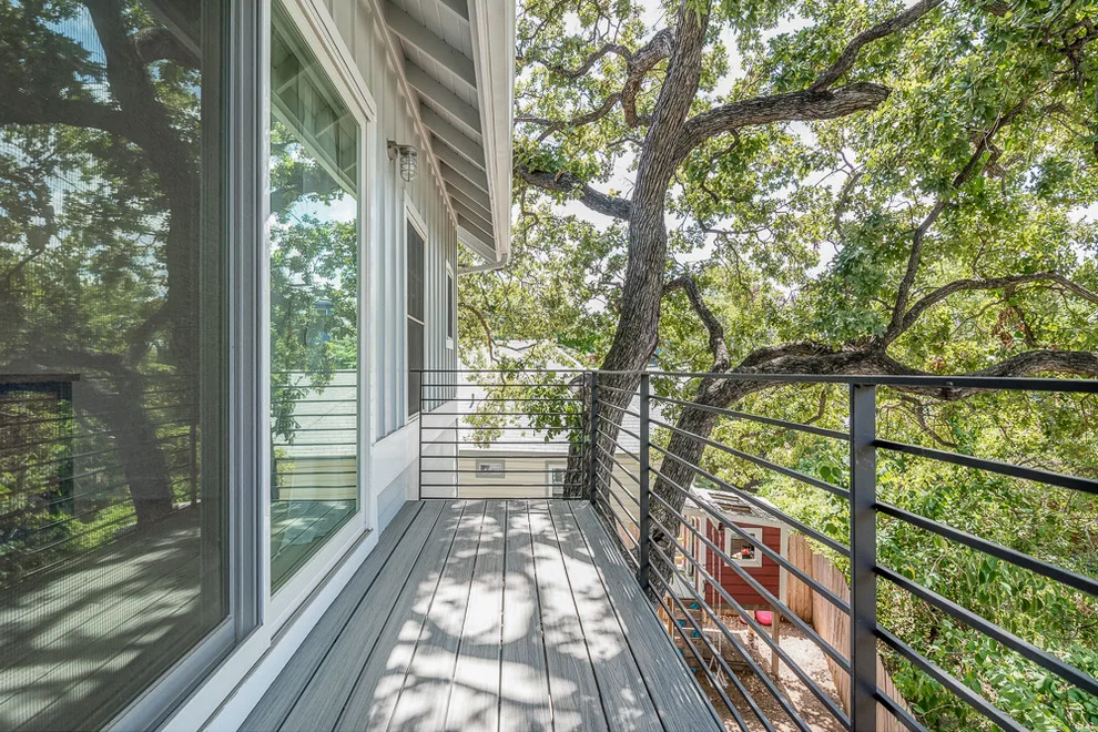 Austin East by Camelot Custom Homes Inc. - Photo 3