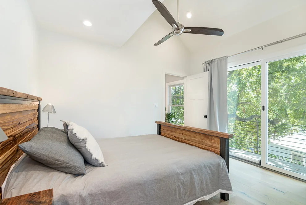 Austin East by Camelot Custom Homes Inc. - Photo 5