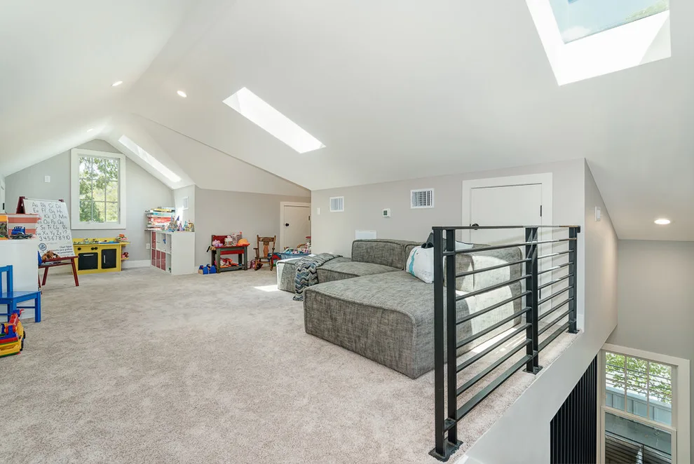 Austin East by Camelot Custom Homes Inc. - Photo 4
