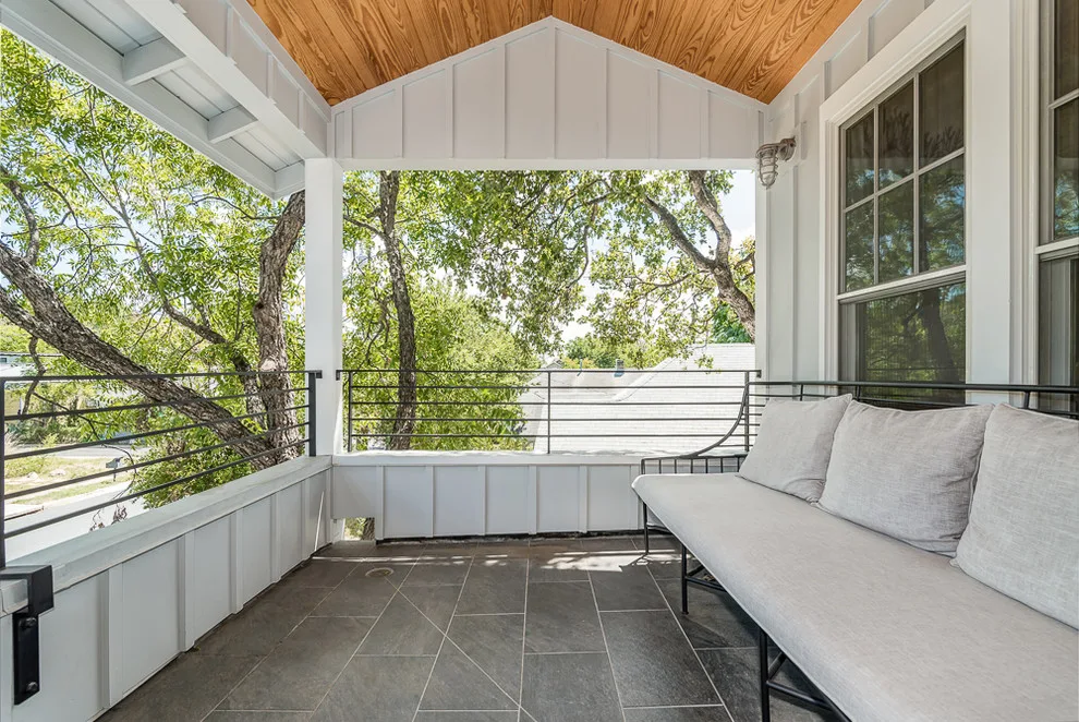 Austin East by Camelot Custom Homes Inc. - Photo 7