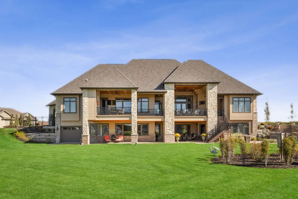 Sophisticated Bespoke Residence by Rezac Construction - Photo 7