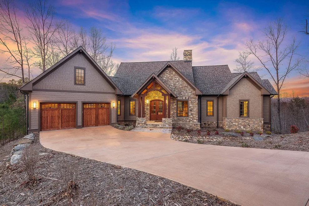 Keowee Springs Cliffs Eskuri Residence by Hillcrest Homes Of Keowee Inc. - Photo 5