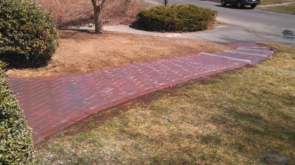 Hingham Walkway by 1-877-lawn-crew - Photo 4