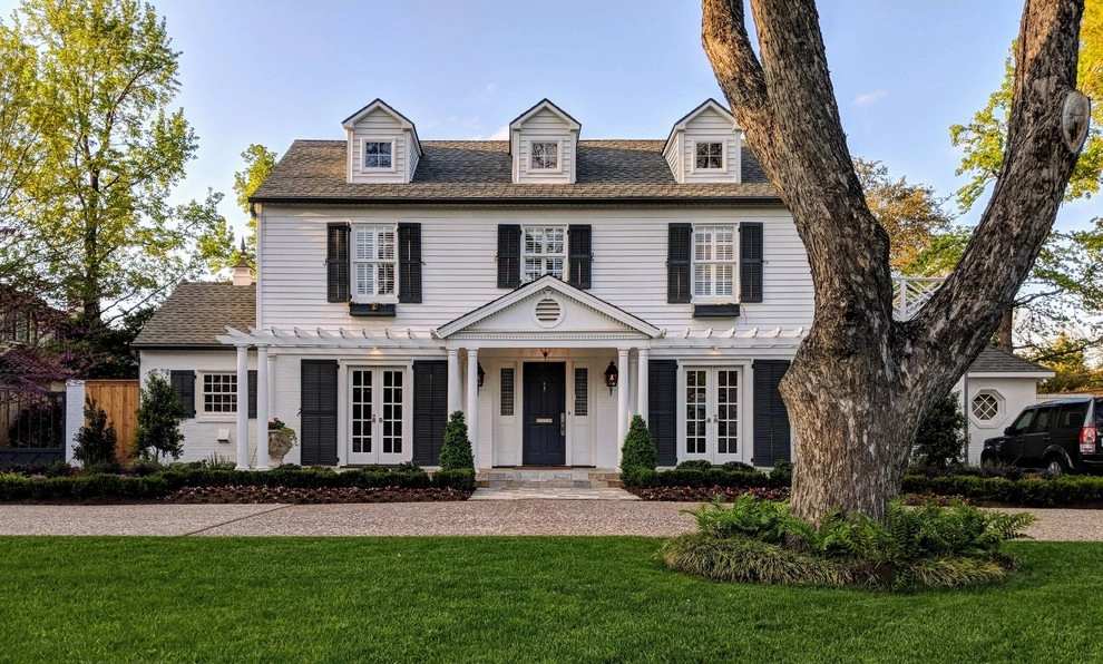 TRADITIONAL FRONT YARD LANDSCAPE by Blount Designs - Photo 2