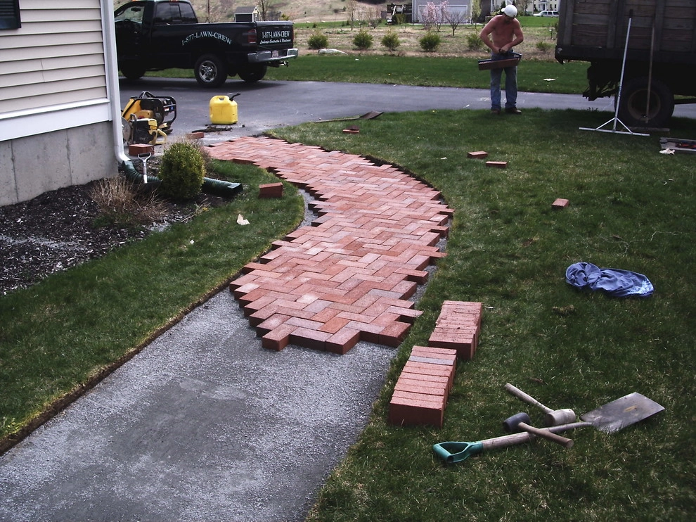 Kingston Walkway by 1-877-lawn-crew - Photo 5