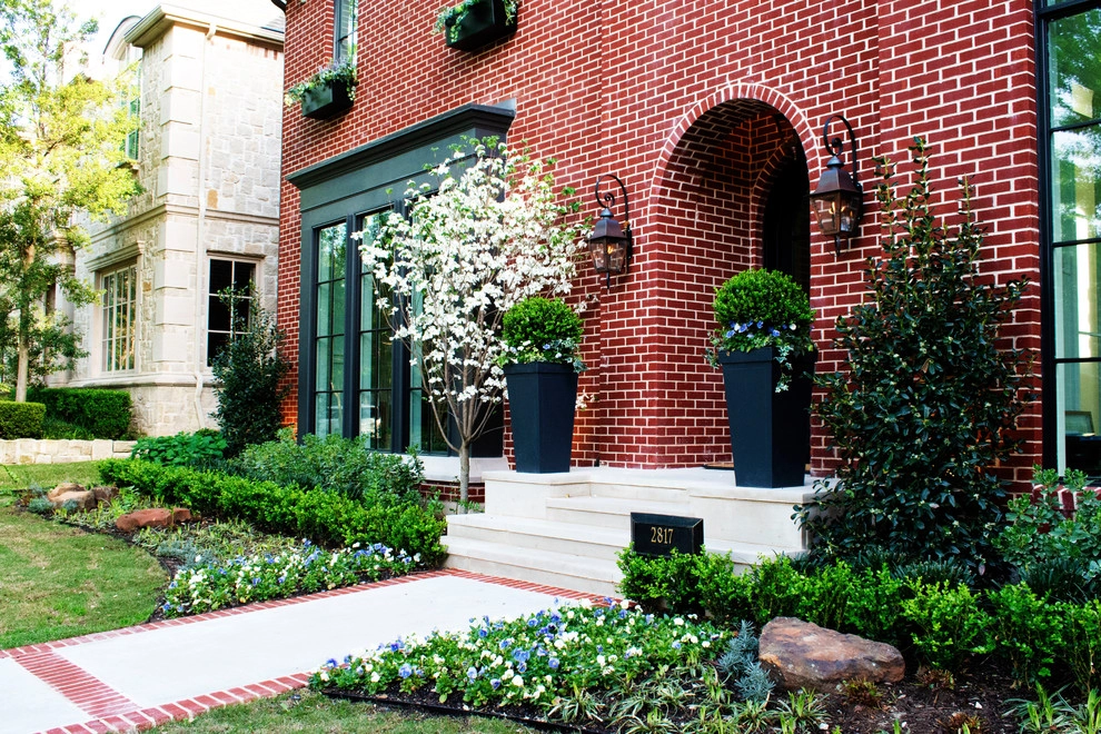 TRADITIONAL/TRANSITIONAL FRONT YARD by Blount Designs - Photo 10