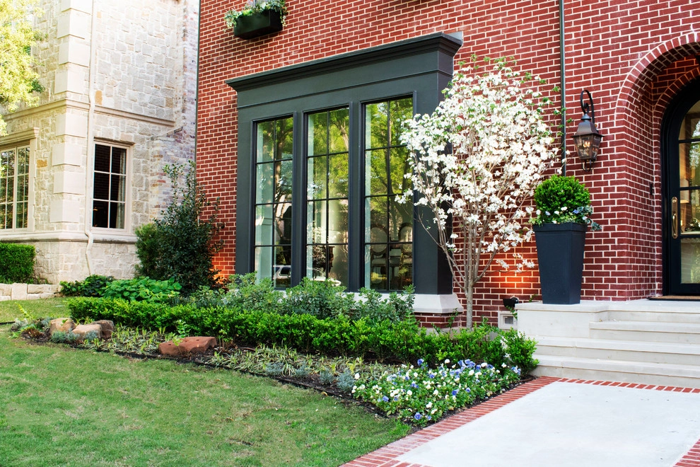 TRADITIONAL/TRANSITIONAL FRONT YARD by Blount Designs - Photo 2