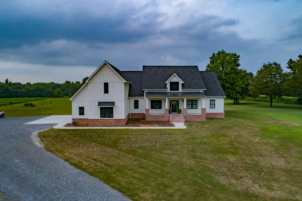 Elegant Estate Tailored Residence by MC Homes - Photo 2