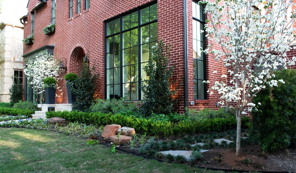 TRADITIONAL/TRANSITIONAL FRONT YARD by Blount Designs - Photo 6