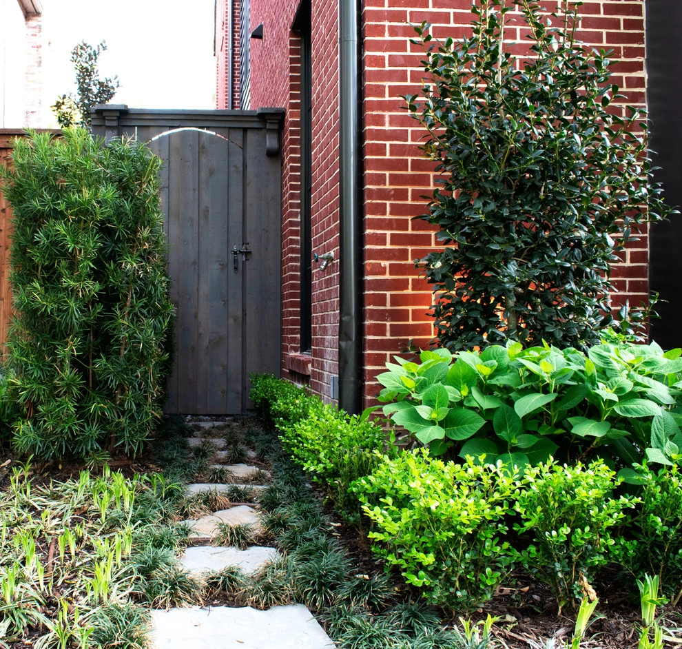 TRADITIONAL/TRANSITIONAL FRONT YARD by Blount Designs - Photo 8