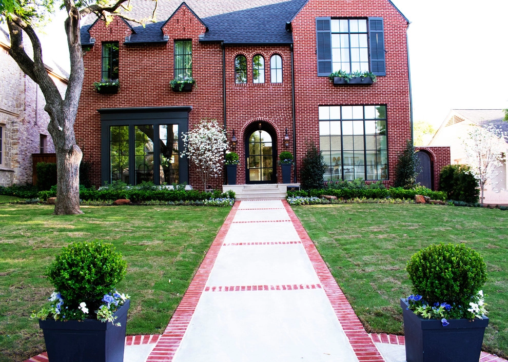 TRADITIONAL/TRANSITIONAL FRONT YARD by Blount Designs - Photo 4