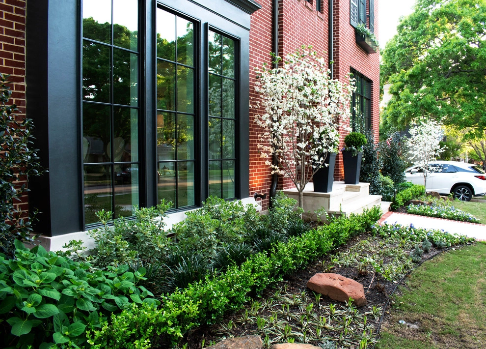 TRADITIONAL/TRANSITIONAL FRONT YARD by Blount Designs - Photo 14