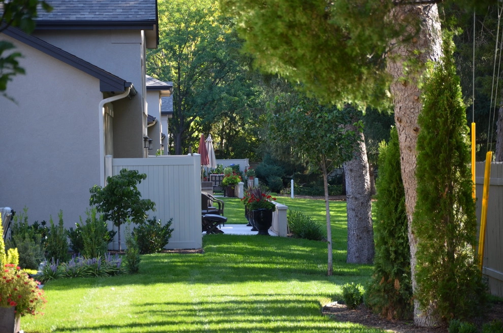Hillcrest Courtyard Condominiums Design by Greg Bauer and Ivy Design by A To Z Sprinklers & Landscape, Inc. - Photo 2
