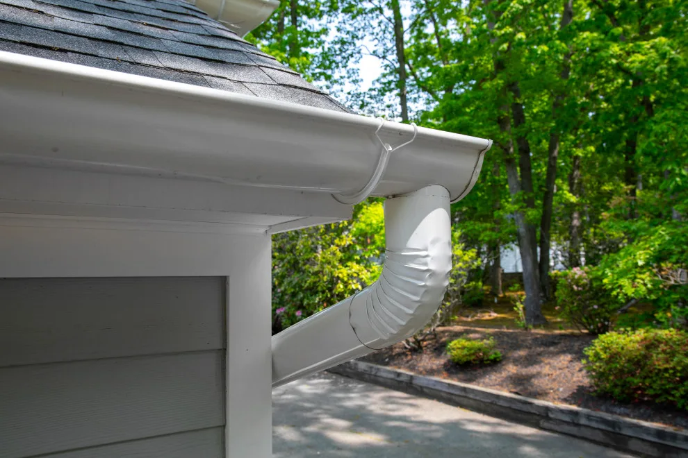 Inviting Exterior and Spacious Living Area by Baine Contracting, Inc. - Photo 21