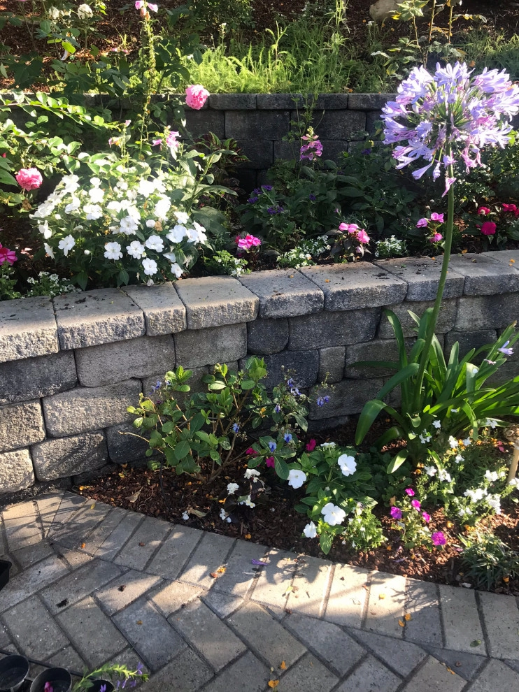 Pretty paver patio by Alford's English Gardens Inc - Photo 2