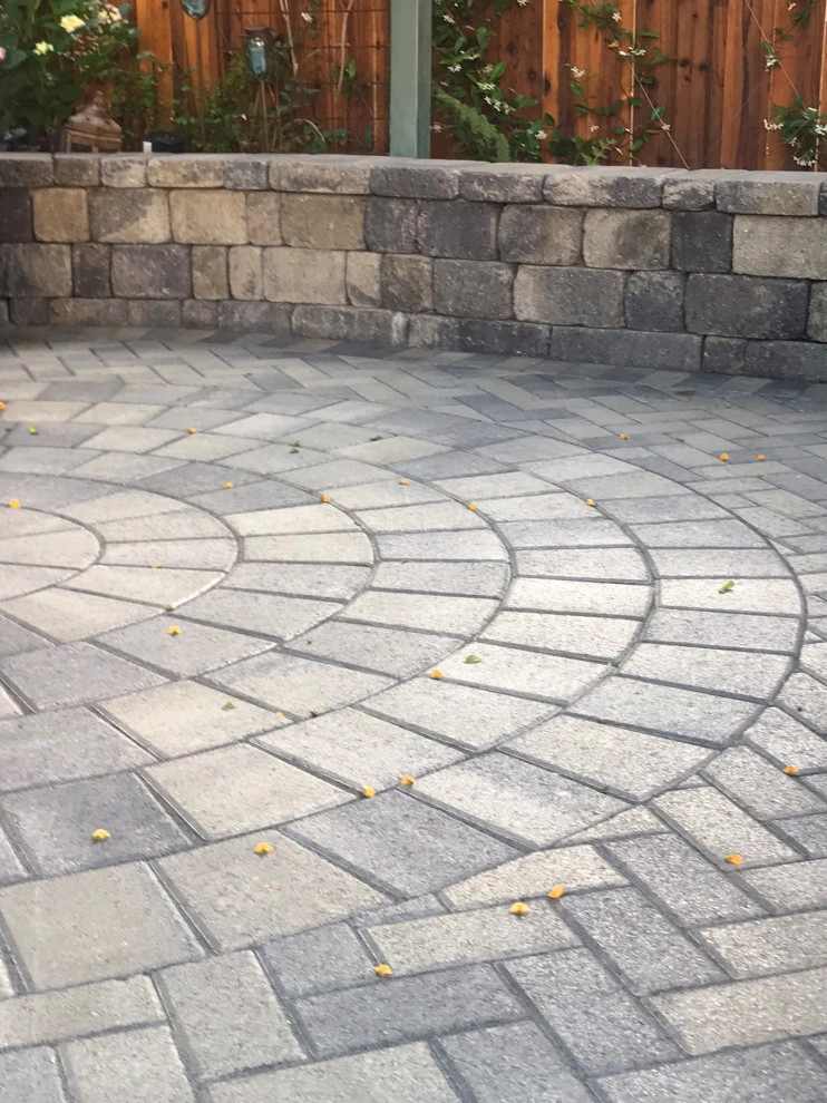 Pretty paver patio by Alford's English Gardens Inc - Photo 4