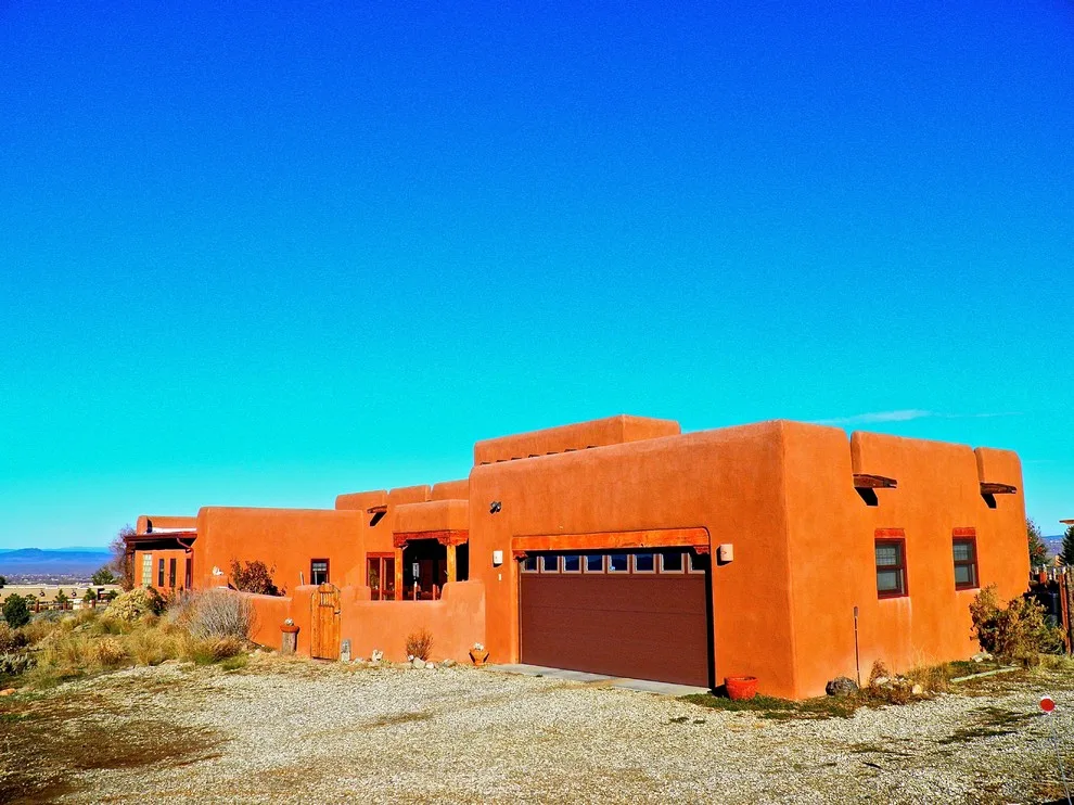 H & H Straw Bale House by The Salamander Company LLC. - Photo 17