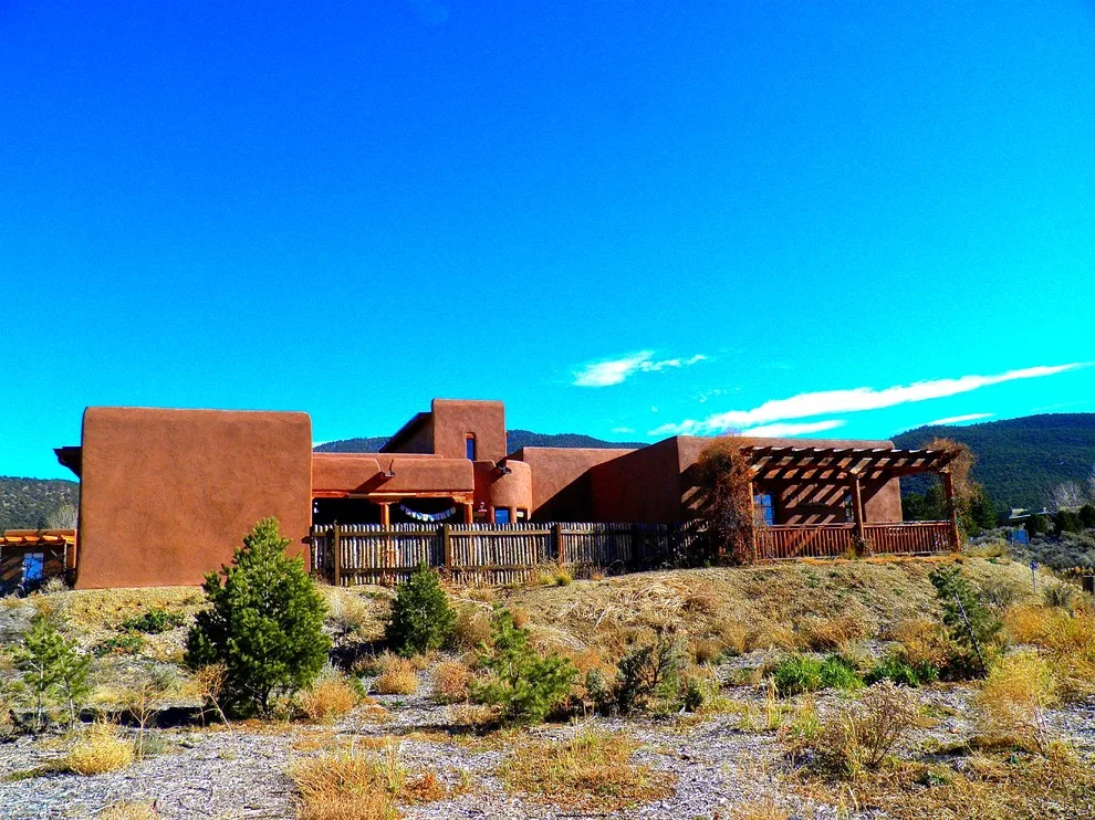 H & H Straw Bale House by The Salamander Company LLC. - Photo 2