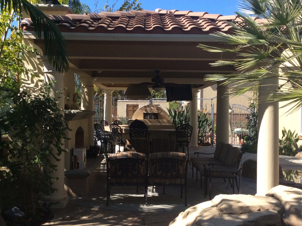 Poolside garden by Alford's English Gardens Inc - Photo 9