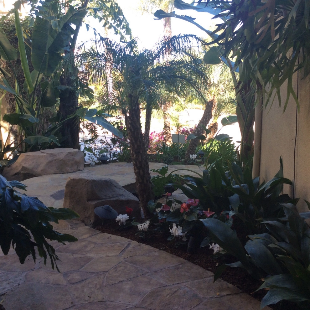 Poolside garden by Alford's English Gardens Inc - Photo 2