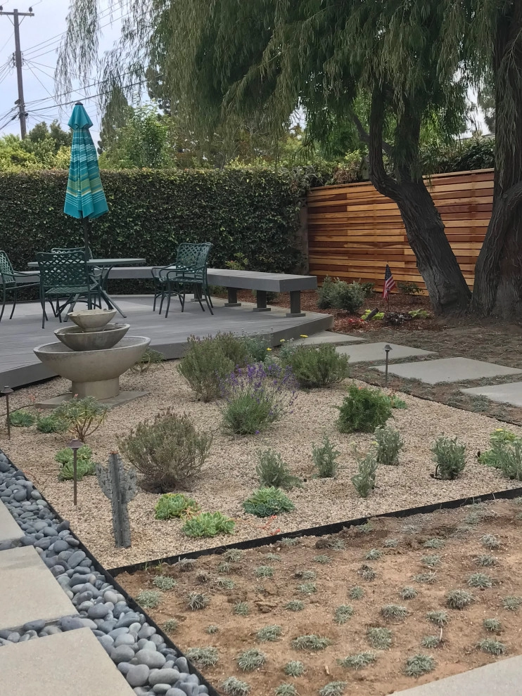 Modern Low Water Garden by Alford's English Gardens Inc - Photo 7