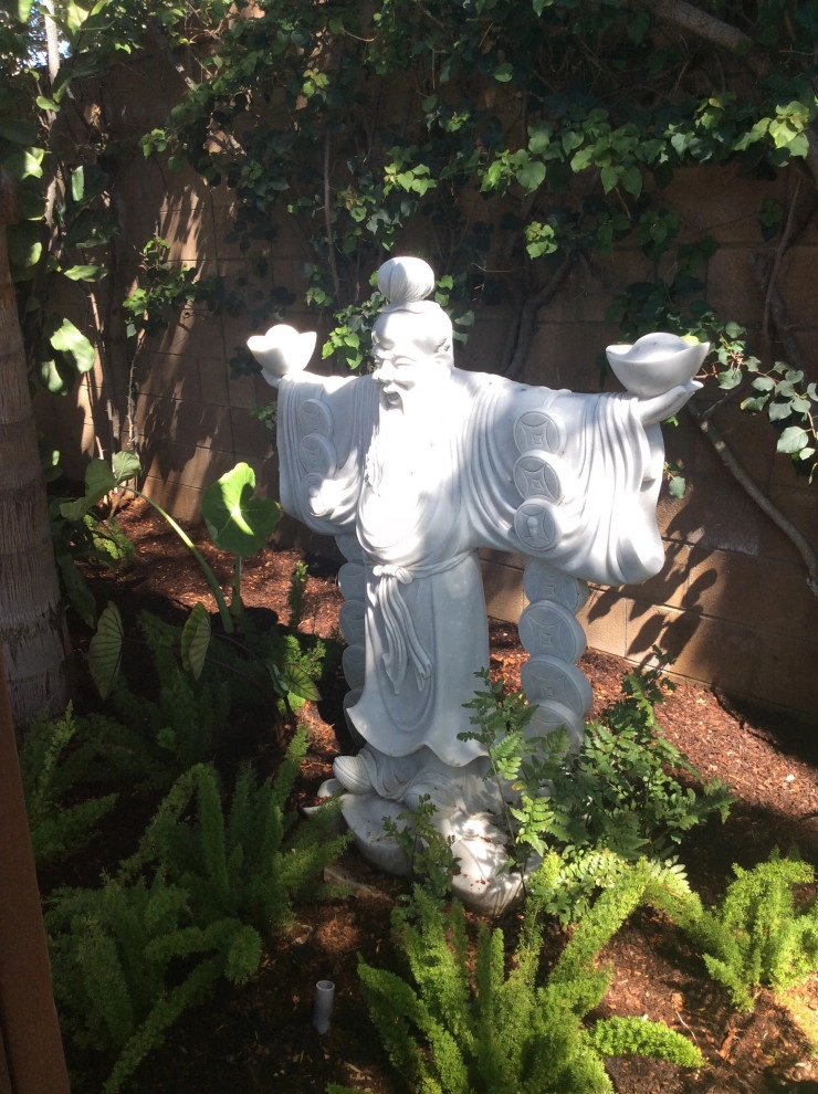 Poolside garden by Alford's English Gardens Inc - Photo 6